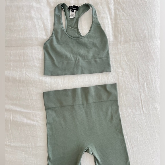 SET Lulus to the core sage legging and sports bra set - Picture 8 of 11